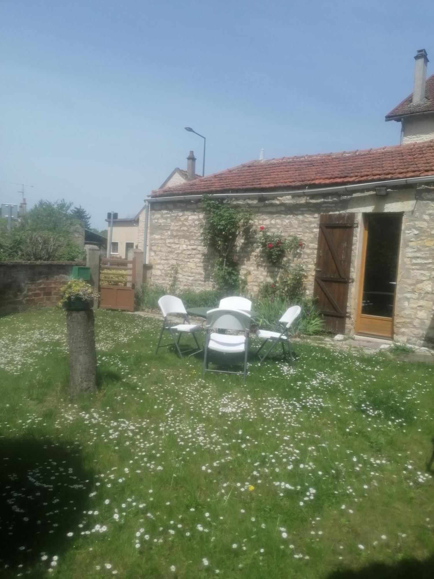 Charmante Maison Pres De Vezelay Voutenay-sur-Cure Εξωτερικό φωτογραφία